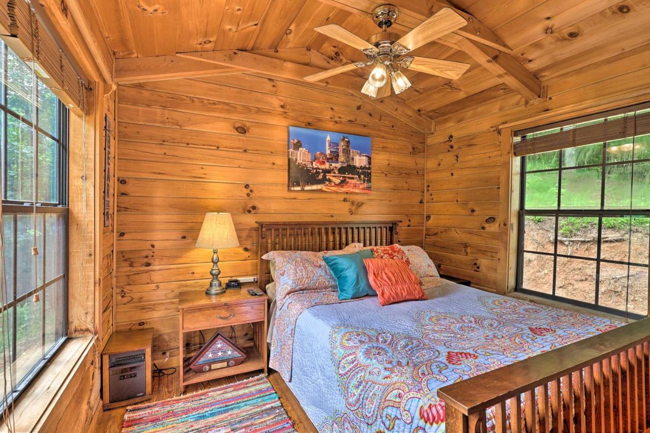 Quaint Log Cabin With Views Near West Jefferson Warrensville Экстерьер фото